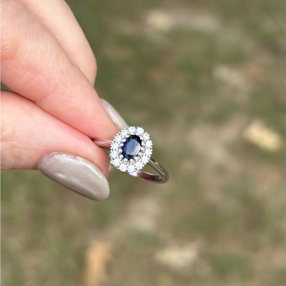 Dazzling Natural Blue Sapphire w/zircon halo in 925 Sterling Silver. Ring size 7 - Picture 10 of 11